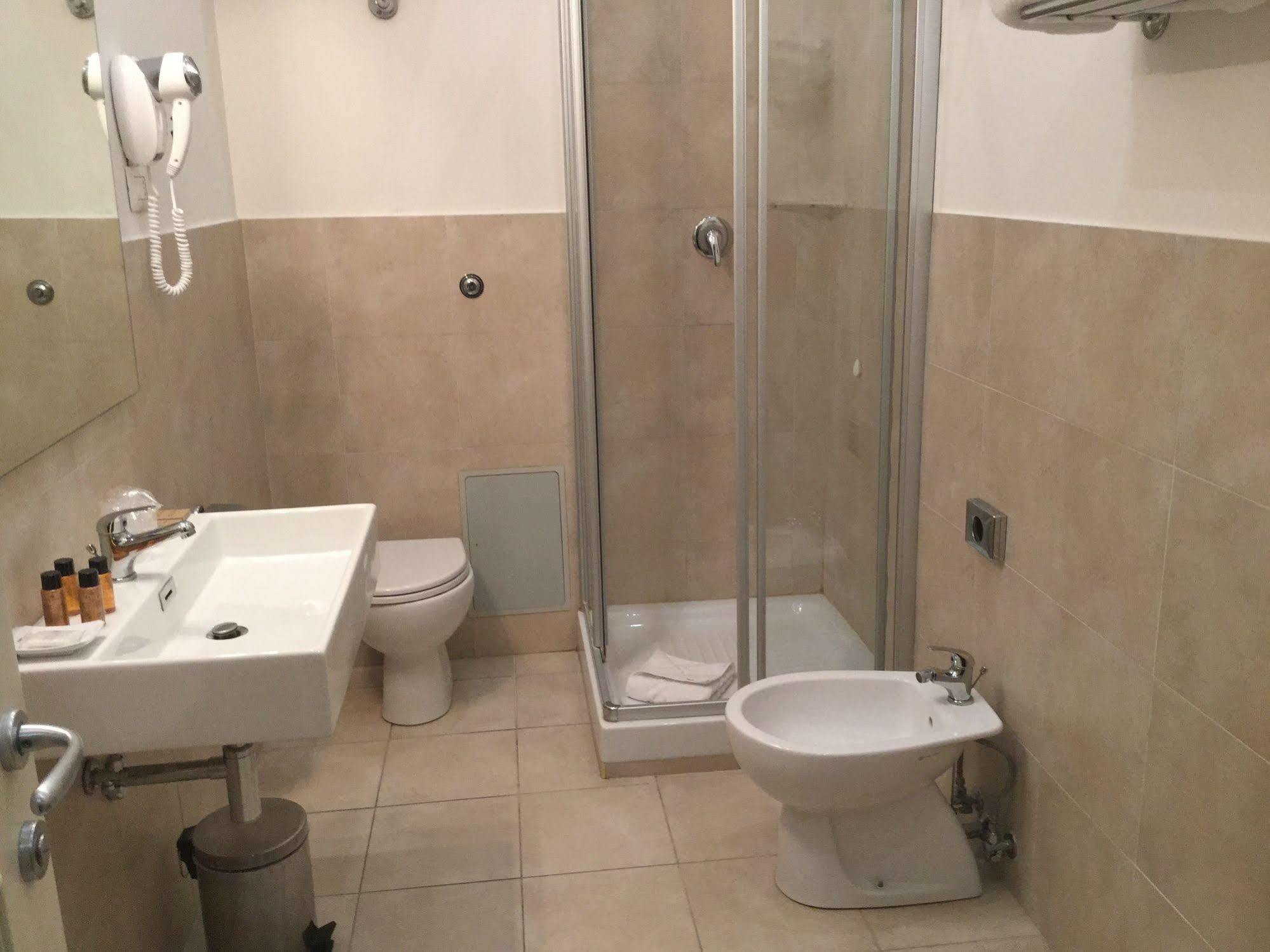 Rhome Terminal Guest House Roma Ngoại thất bức ảnh