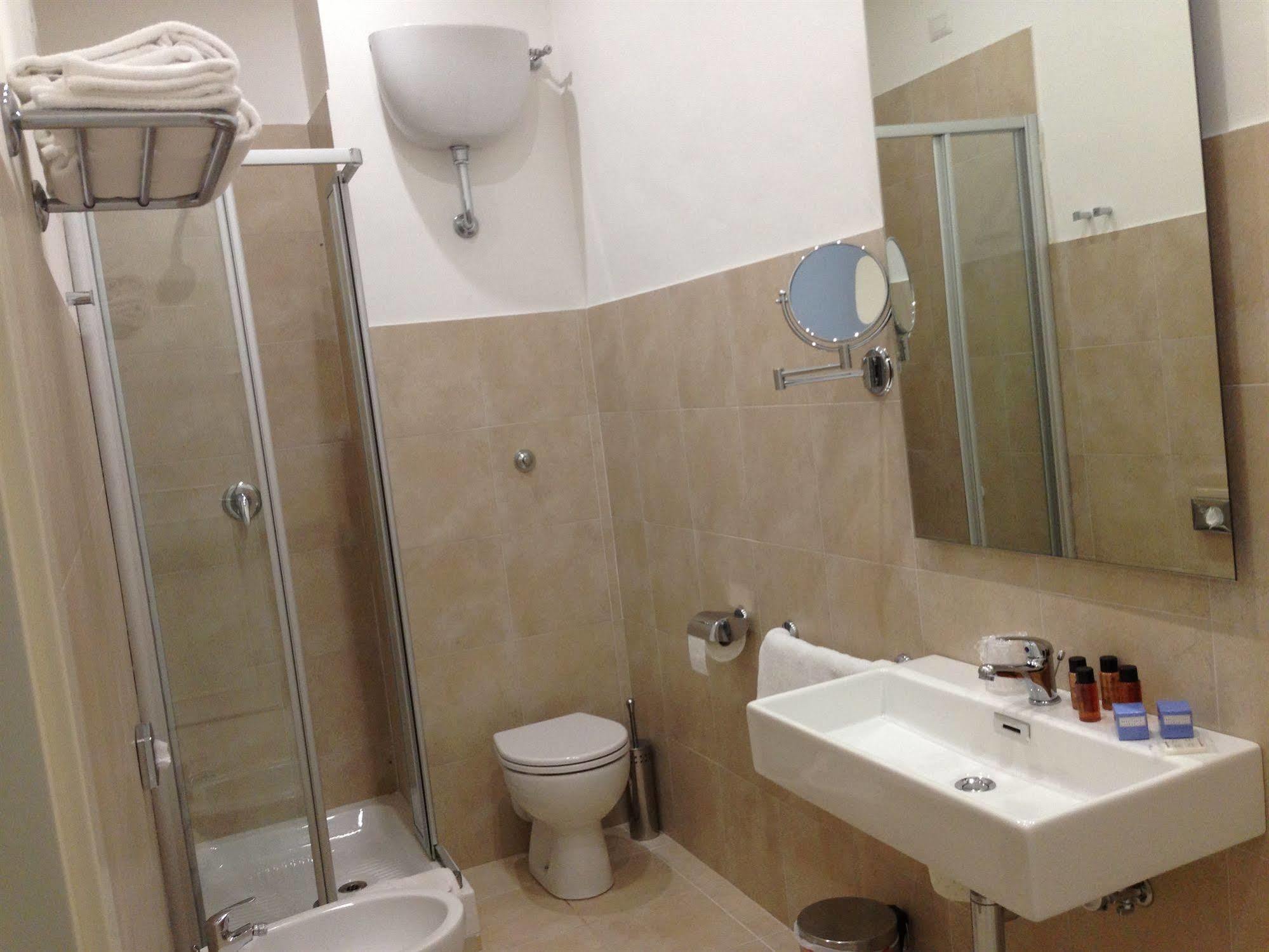 Rhome Terminal Guest House Roma Ngoại thất bức ảnh