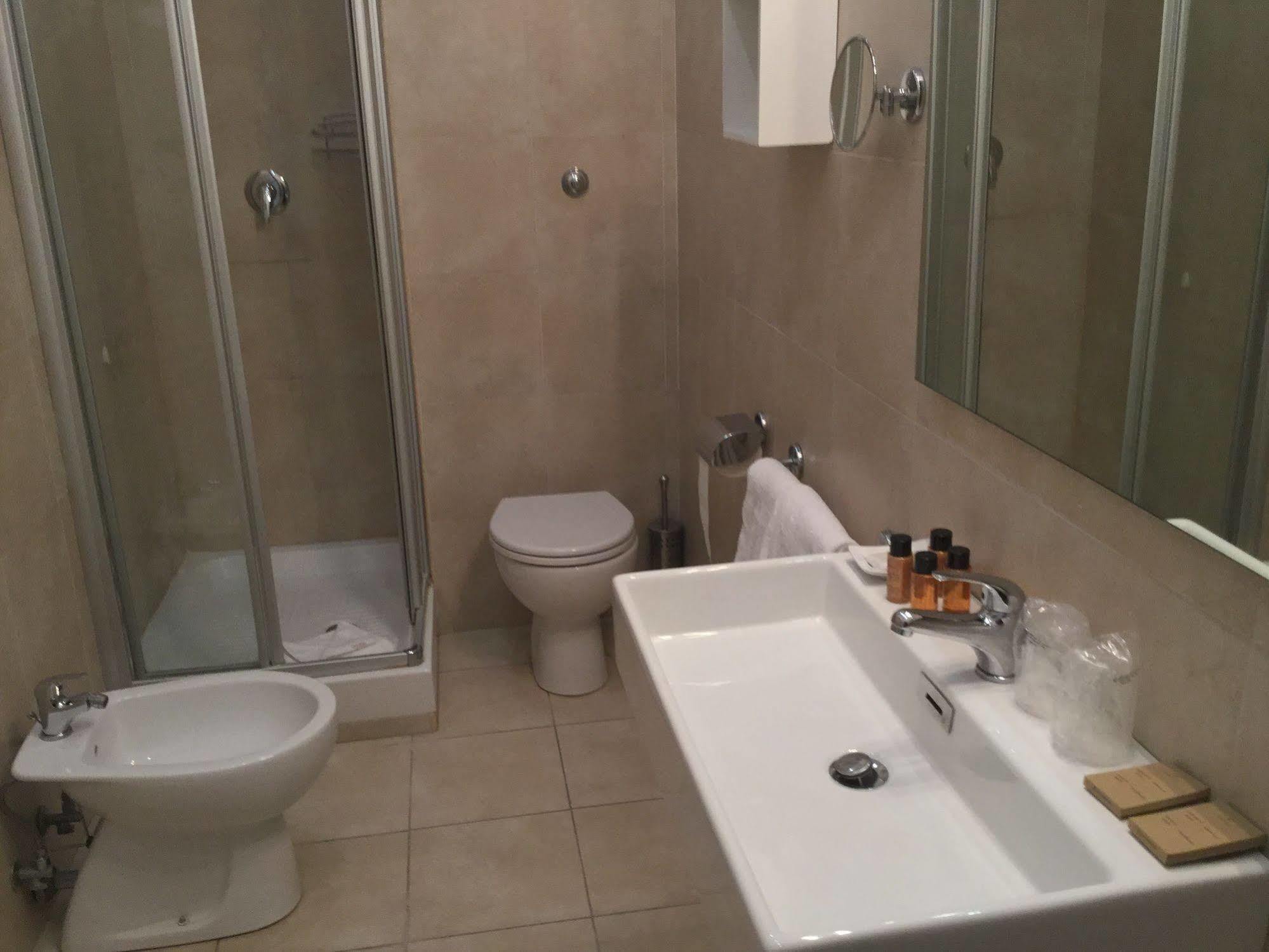 Rhome Terminal Guest House Roma Ngoại thất bức ảnh